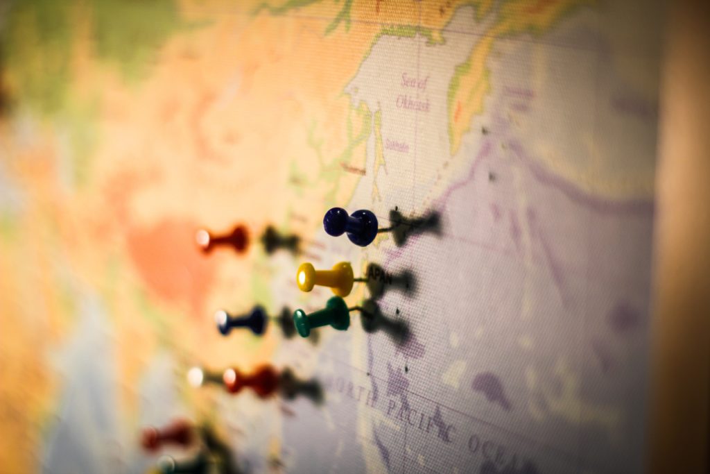 carte avec pins pour itinéraire voyage